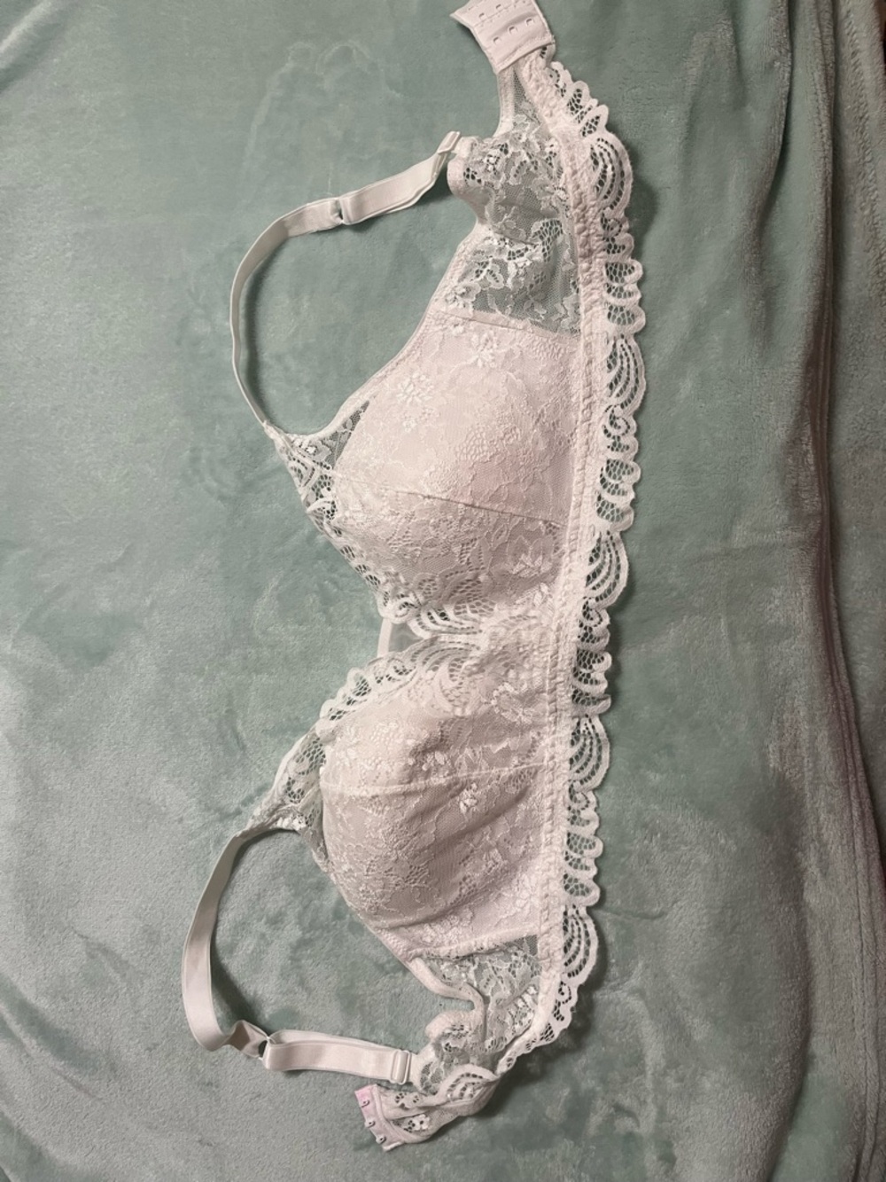 Bali White Lace Underwire Bra with Scalloped Trim